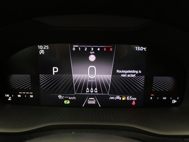 Skoda Karoq 1.5 TSI ACT Business Edition 150PK DSG wegklapbare trekhaak, full led, adaptive cruise, lane assist, elek. bedienbare achterklep, keyless, stuur-stoelverwarming, achteruitrijcamera, 18" lichtmetaal