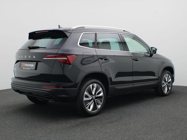 Skoda Karoq 1.5 TSI ACT Business Edition 150PK DSG wegklapbare trekhaak, full led, adaptive cruise, lane assist, elek. bedienbare achterklep, keyless, stuur-stoelverwarming, achteruitrijcamera, 18" lichtmetaal