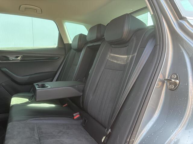Skoda Karoq 1.5 TSI ACT Sportline Business / Automaat / Navigatie / Apple Carplay/Android Auto / Stoelverwarming voor/achter / Airco / Trekhaak geremd 1500 kg /