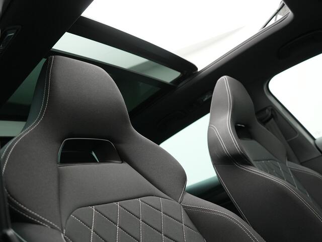 Skoda Karoq 1.5 TSI ACT Sportline 150pk DSG Dealer O.H | Panodak | Trekhaak af Fabriek | Adaptive Cruise | RS Sportstoelen Verwarmd | Camera | 19"L.M | Apple Carplay | Virtual | Keyless |