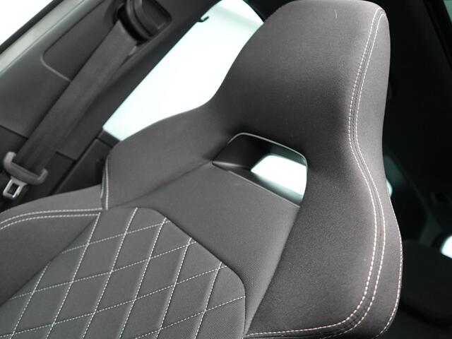 Skoda Karoq 1.5 TSI ACT Sportline 150pk DSG Dealer O.H | Panodak | Trekhaak af Fabriek | Adaptive Cruise | RS Sportstoelen Verwarmd | Camera | 19"L.M | Apple Carplay | Virtual | Keyless |