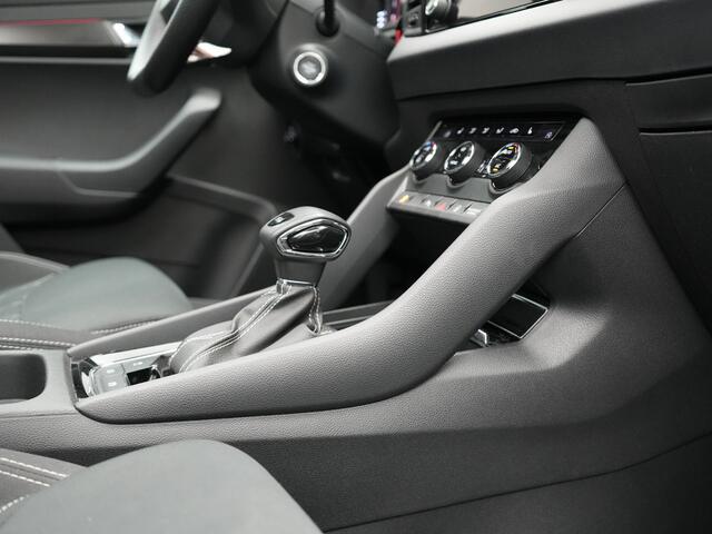 Skoda Karoq 1.5 TSI ACT Sportline 150pk DSG Dealer O.H | Panodak | Trekhaak af Fabriek | Adaptive Cruise | RS Sportstoelen Verwarmd | Camera | 19"L.M | Apple Carplay | Virtual | Keyless |