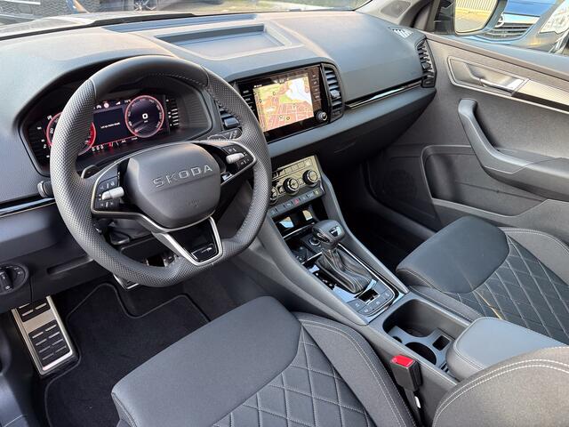 Skoda Karoq 1.5 TSI ACT Sportline Business | Elk. A-klep | Trekhaak | Keyless | Lane Assist | Camera | BlackStyle | Prijs Rijklaar!!