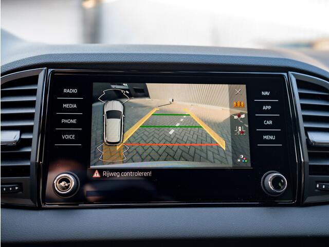 Skoda Karoq 1.5 TSI ACT Sportline Business | Elk. A-klep | Trekhaak | Keyless | Lane Assist | Camera | BlackStyle | Prijs Rijklaar!!