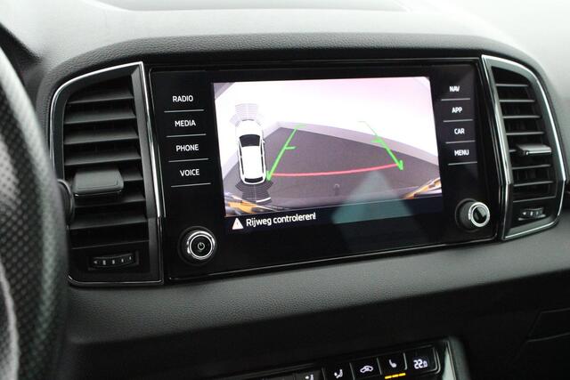 Skoda Karoq 1.5 TSI 150pk DSG ACT Sportline Business Panoramadak Trekhaak Camera Navi Virtual cockpit Clima DCC