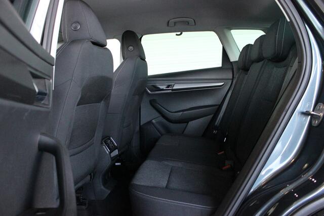 Skoda Karoq 1.5 TSI ACT Style Business Trekhaak | LED | Keyless | Camera | Stoelverw. | Carplay | Navi | Clima | 18" LMV | PDC V+A