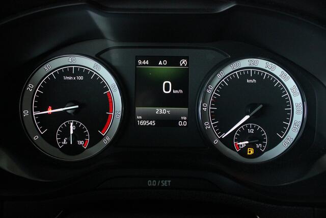 Skoda Karoq 1.5 TSI ACT Style Business Trekhaak | LED | Keyless | Camera | Stoelverw. | Carplay | Navi | Clima | 18" LMV | PDC V+A