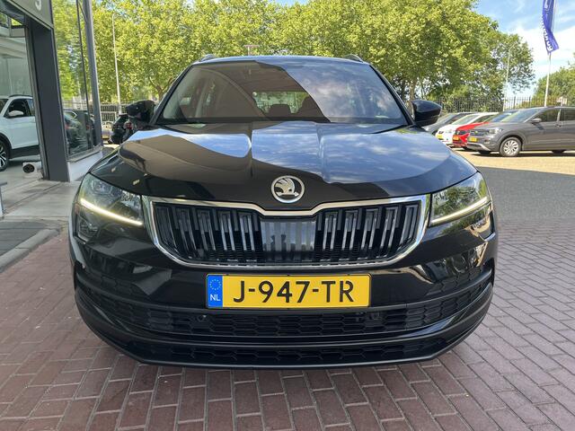 Skoda Karoq 1.5 TSI ACT Business Edition Plus / Metallic/ Led/ Camera/ Panoramadak/ Clima/ Navi/ Parkeerensoren / 17 lmv
