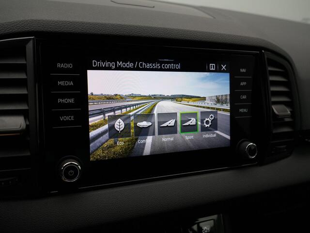 Skoda Karoq 1.5 TSI 150 pk DSG Sportline Business | Adaptief onderstel | Stoel-/achterbankverwarming | Achteruitrijcamera
