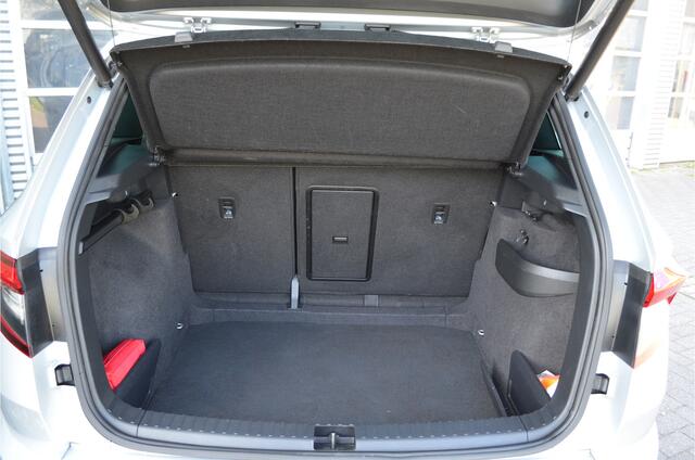 Skoda Karoq 1.5 TSI ACT Sportline CANTON | LED koplampen | a.Camera | Stuur + Stoelverwarming | Virtual cockpit | 19'' LMV