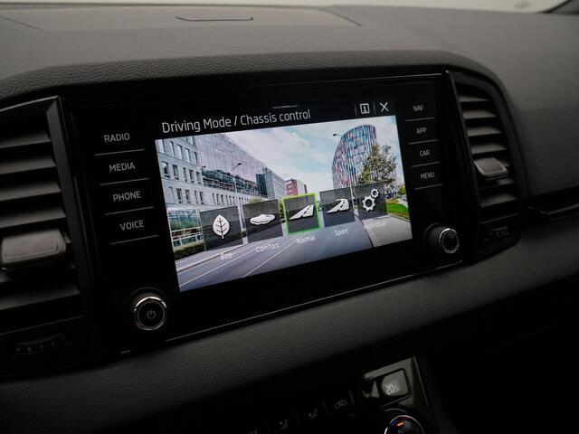Skoda Karoq 1.5 TSI 150 pk DSG ACT Sportline Business | Trekhaak | Adaptief onderstel | Matrix LED | Stuur-/stoelverwarming | Achteruitrijcamera