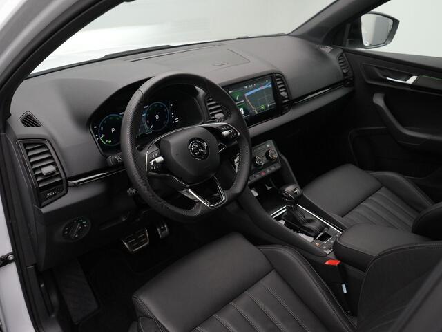 Skoda Karoq 1.5 TSI ACT 150 pk DSG Sportline Business | Panoramadak | Trekhaak | Standkachel | Leder | Navigatie Columbus | Geheugenstoelen | Adaptief onderstel