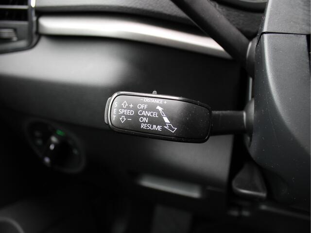 Skoda Karoq 1.0 TSI 116PK Automaat Ambition Business /NAVI/Panoramadak/Trekhaak/Stoelverwarming/ACC/PDC/Apple carplay/DAB+/NAP!