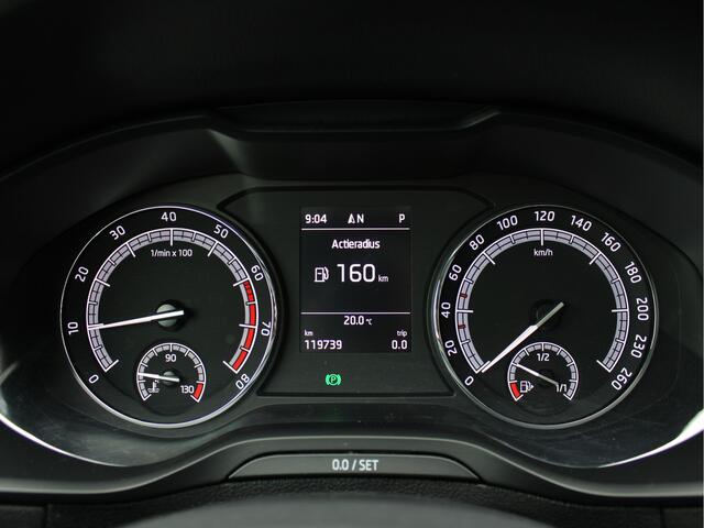 Skoda Karoq 1.0 TSI 116PK Automaat Ambition Business /NAVI/Panoramadak/Trekhaak/Stoelverwarming/ACC/PDC/Apple carplay/DAB+/NAP!