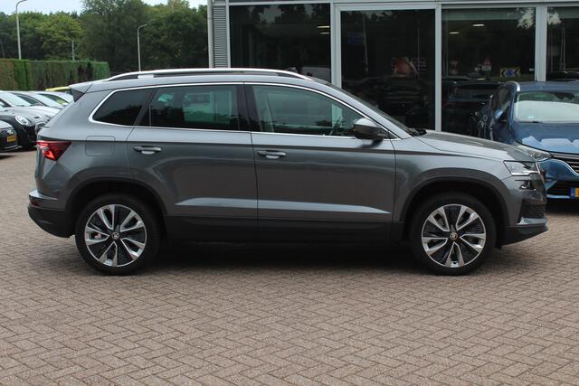 Skoda Karoq 1.5 TSI ACT Business Edition Plus / Trekhaak / Panoramadak / Navigatie / 17'' / Keyless / Virtual Cockpit / DAB / ACC / Full LED Koplampen