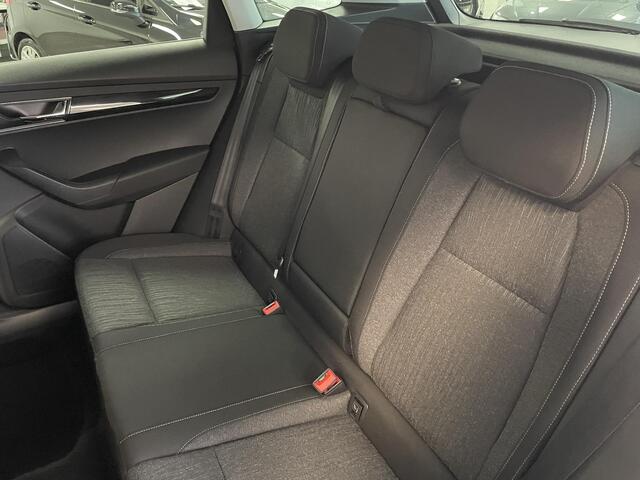 Skoda Karoq 1.0 TSI Style VOLLEDIGE ONDERHOUDSHISTORIE | CLIMATE | PARKEERSENSOREN V+A | APPLE CARPLAY/ANDROID AUTO