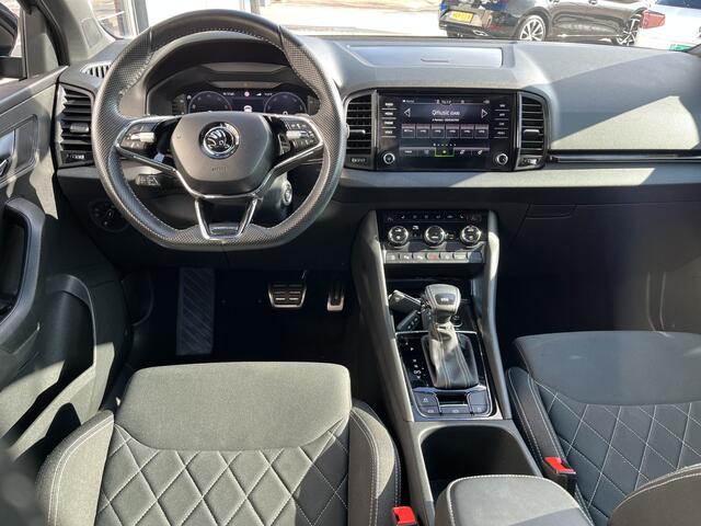 Skoda Karoq 1.5 TSI ACT Sportline Business / AUTOMAAT/ PANO/ STANDKACHEL/ PARK. SENSOREN/ STOELVERWARM./ DODE HOEK/ VIRTUAL COCKPIT/ LED/ KEYLESS/ ADAPT. CRUISE/ APP-CONNECT/ NAVI/ CLIMA/ DAB/ 19" LMV