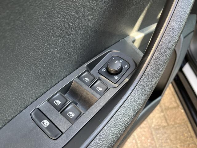 Skoda Karoq 1.5 TSI ACT Sportline Business / AUTOMAAT/ PANO/ STANDKACHEL/ PARK. SENSOREN/ STOELVERWARM./ DODE HOEK/ VIRTUAL COCKPIT/ LED/ KEYLESS/ ADAPT. CRUISE/ APP-CONNECT/ NAVI/ CLIMA/ DAB/ 19" LMV