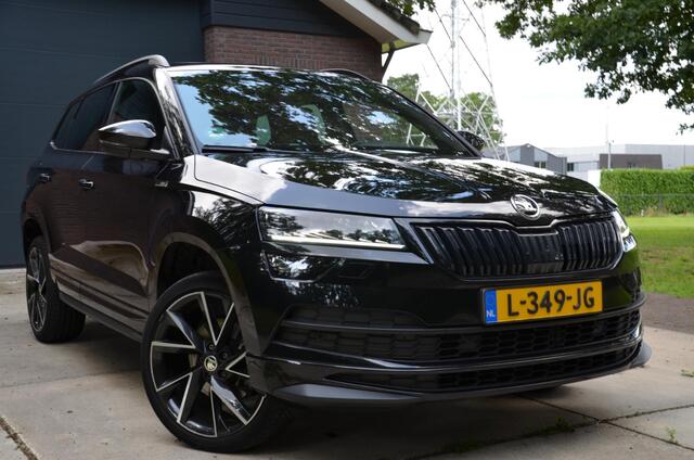 Skoda Karoq 1.5 TSI ACT Sportline Business Automaat/Led/Pdc/Ecc/Panoramadak/Stuur&Stoelverwarming/Virtual Cockpit/Achteruitrijcamera/Cr-Control adaptief/Canton/Privacy-Glass/19-Inch Lmv/Trekhaak