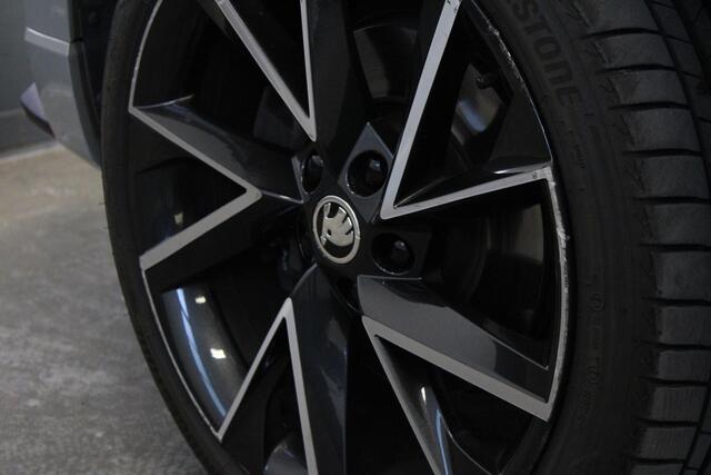 Skoda Karoq 1.5 TSI ACT Sportline Business Panoramadak - Virtual - LED