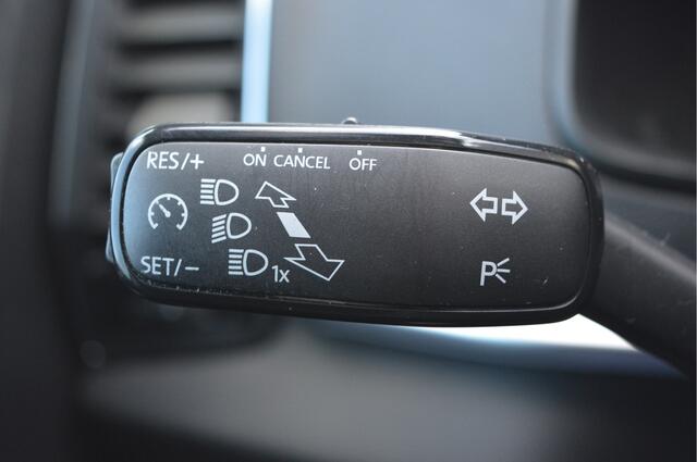 Skoda Karoq 1.5 TSI Autom. Style Busn. Nap / Canton audio / Apple,android / Led kopl. / Clima