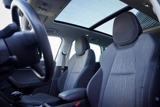 Skoda Karoq 1.5 TSI ACT Style Business / Pano / Trekhaak / Adaptive Cruise