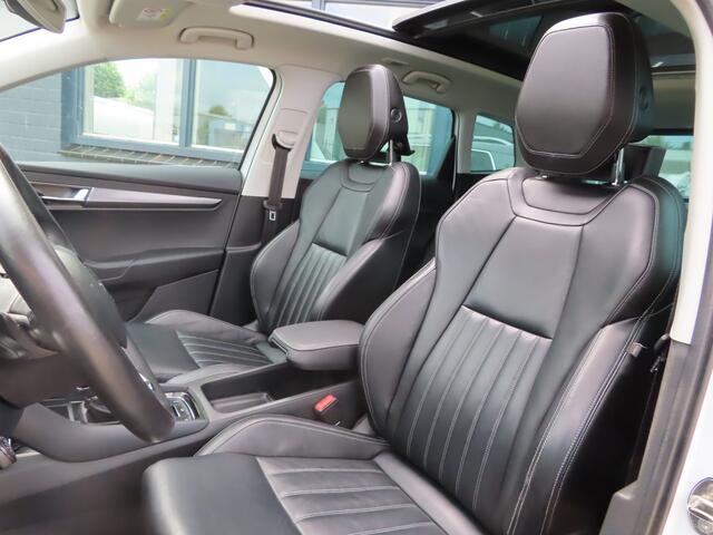 Skoda Karoq 1.5 TSI ACT Style DSG | Leder | trekhaak | camera | Pano dak | stoel + stuurwielverwarming | elektrisch verstelbare stoel met geheugen