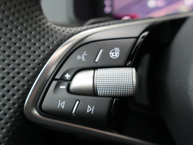 Skoda Karoq 1.5 TSI 150 PK Sportline Business DSG | Automaat | Navigatie | Panoramadak | Skoda Sound | 19" Lichtmetalen velgen |