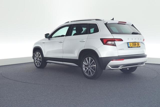 Skoda Karoq 1.5 TSI 150pk DSG ACT Scout Camera Keyless Stoelverwarming Virtual Cockpit Panoramadak Navigatie