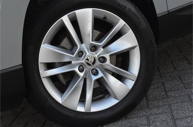 Skoda Karoq 1.5 TSI ACT Business Edition Carplay | Stoelverwarming | Trekhaak elektr | Automaat | Getint glas | Navi | Cruise | Climate | LMV