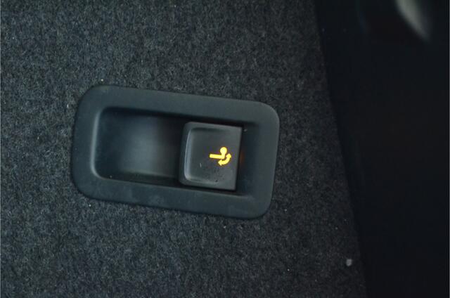 Skoda Karoq 1.5 TSI ACT Business Edition Carplay | Stoelverwarming | Trekhaak elektr | Automaat | Getint glas | Navi | Cruise | Climate | LMV