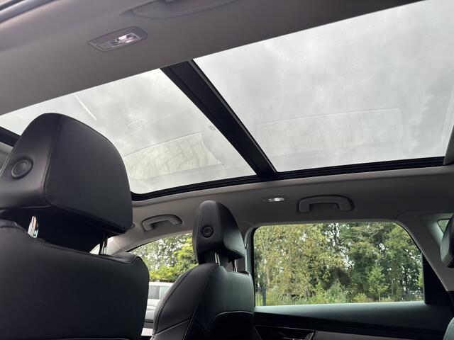 Skoda Karoq 1.5 TSI Style Business Automaat Trekhaak / Panoramadak / Full LED