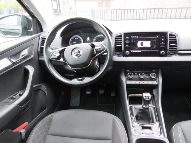 Skoda Karoq 1.0 TSI 110Pk Business Edition * Rijklaarprijs incl. garantie * Trekhaak * Panoramadak * Navigatie * PDC V+A