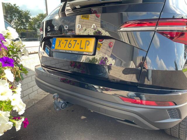 Skoda Karoq 1.5 TSI BUSINESS PLUS, Camera, Trekhaak elek, ACC, Stoelverw. Stuurverw. Carplay