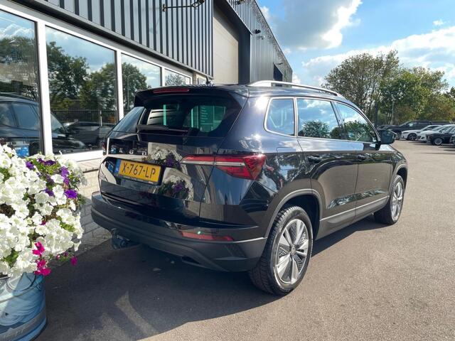Skoda Karoq 1.5 TSI BUSINESS PLUS, Camera, Trekhaak elek, ACC, Stoelverw. Stuurverw. Carplay