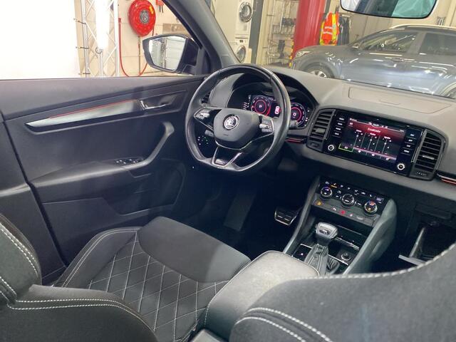 Skoda Karoq 1.5 TSI ACT Sportline Business / Panorama dak / Alcantara- Leder / Sfeerverlichting / Stoelverwarming / Virtual Cockpit