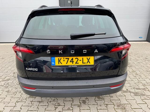 Skoda Karoq 1.0 TSI Greentech Business Edition / NAP / Trekhaak wegklapbaar / Dealer onderhouden / Camera / Cruise control / PDC.