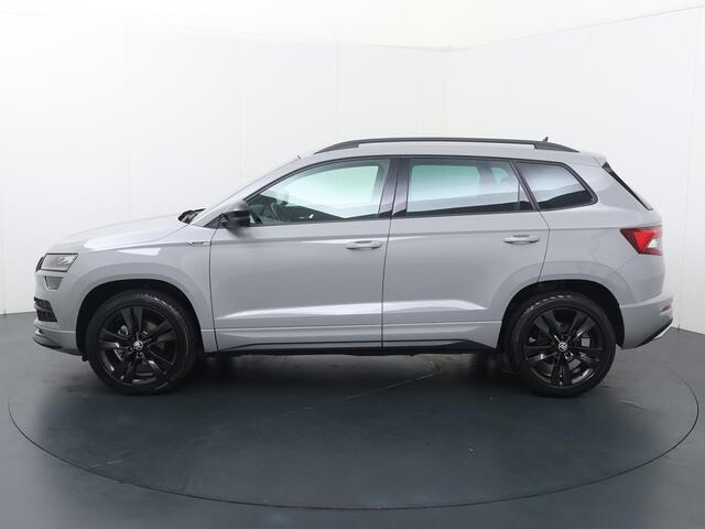 Skoda Karoq 1.5 TSI ACT Sportline Business | 150 PK | Automaat | Navigatiesysteem | Sportstoelen | 18" LM velgen |