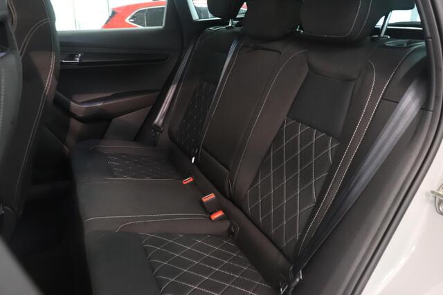 Skoda Karoq 1.5 TSI ACT Sportline Business | Adaptieve cruisecontrol | Camera | Panoramadak | Trekhaak | CANTON audio | Elektr achterklep | Stuur en stoel verwarming |