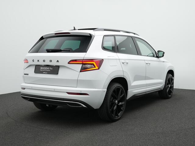 Skoda Karoq 1.5 TSI 150 pk DSG ACT Sportline Business | Panoramadak | Trekhaak | Navigatie Columbus | Stoelverwarming | CANTON sound | Park Assist | Carplay | 19 inch