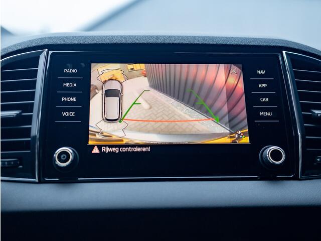 Skoda Karoq 1.5 TSI ACT Business Edition Plus | Keyless | Camera | Elk. A-klep | Adapt. Cr. | Prijs Rijklaar!!