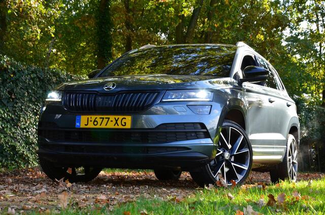 Skoda Karoq 1.5 TSI ACT Sportline Business Automaat/Led/Pdc/Ecc/Navi/Virtual Cockpit/Cruise control adaptief/Privacy-Glass/Achteruitrijcamera/Stoelverwarming/19-Inch Lmv