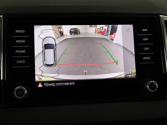 Skoda Karoq 1.0 TSI Business Edition 110pk | Camera | PDC v+a | Navigatie | Electr.achterklep | Trekhaak wegklapbaar |