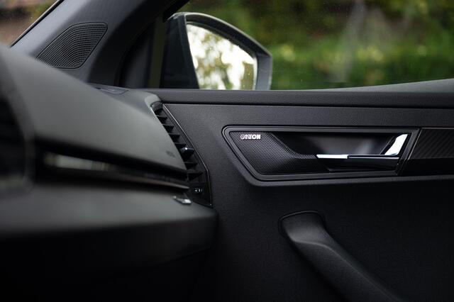 Skoda Karoq 1.5 TSI ACT Sportline Aut. 150pk | el. Trekhaak | ACC | Canton Soundsystem |