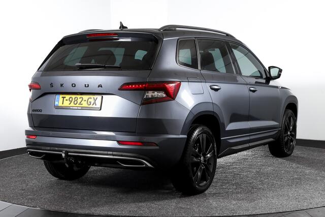 Skoda Karoq 1.5 TSI ACT Sportline Business 150 PK - Automaat | Trekhaak | Dig.Cockpit | Adapt.Cruise | Stoel-+Stuurverw. | Camera+PDC | NAV+App | LM 18'' |