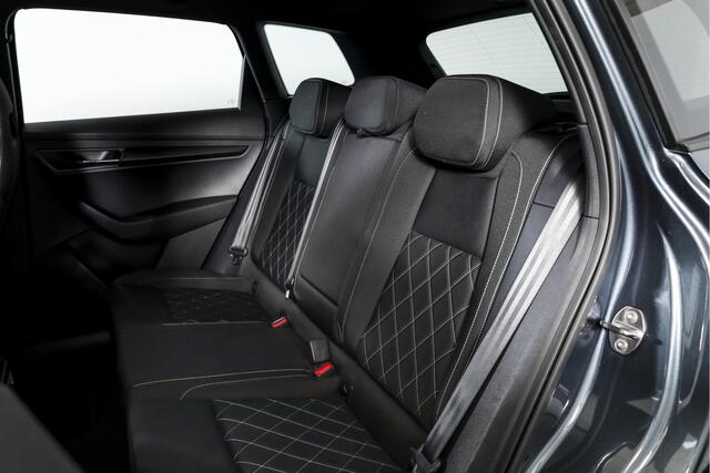 Skoda Karoq 1.5 TSI ACT Sportline Business 150 PK - Automaat | Trekhaak | Dig.Cockpit | Adapt.Cruise | Stoel-+Stuurverw. | Camera+PDC | NAV+App | LM 18'' |