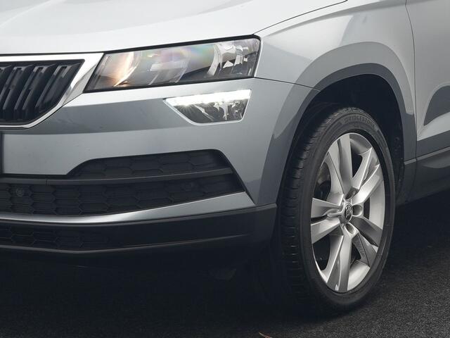 Skoda Karoq 1.0 TSI Style DSG116pk Dealer O.H. | Trekhaak Af Fabriek | Panodak | Camera | Apple Carplay | Sportstoelen Verwarmd | Navigatie | Keyless | Cruise Control | DAB |