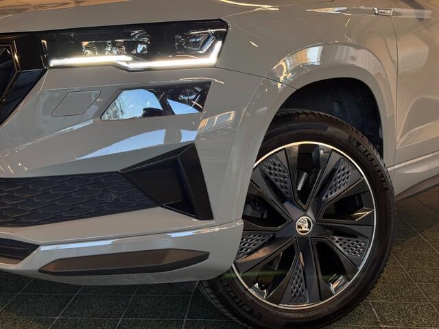 Skoda Karoq 1.5 TSI ACT Sportline Business DSG Pano Virtual ACC Navi Stoelverw 18''