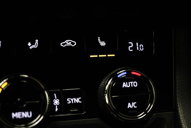 Skoda Karoq 1.5 TSI ACT Sportline Business | DAB | STOELVERWARMING | CAMERA | 19"