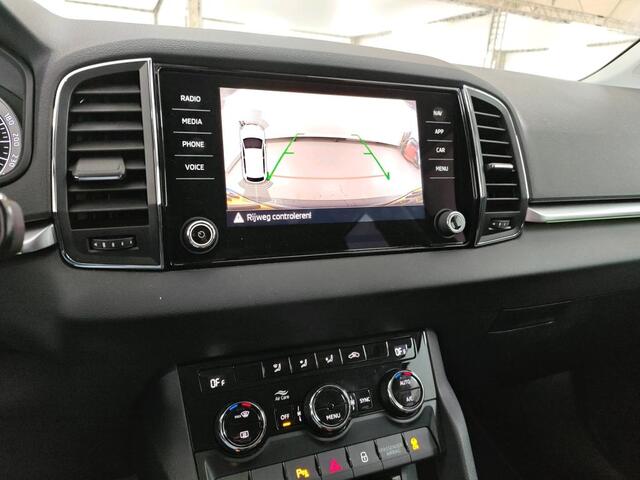 Skoda Karoq 1.0 TSI 115pk Business Edition / LED / Navigatie / Camera/ 17" LMV